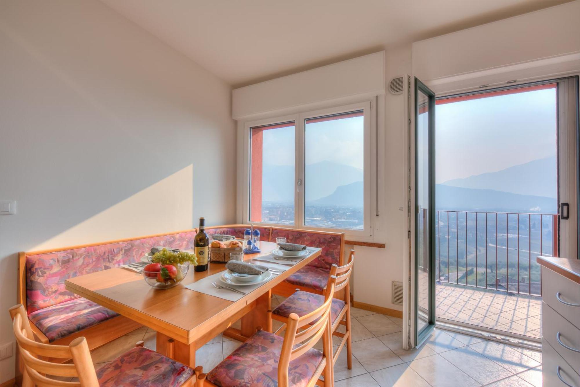 Lake View Dom-Us Apartment - Happy Rentals Riva del Garda Extérieur photo
