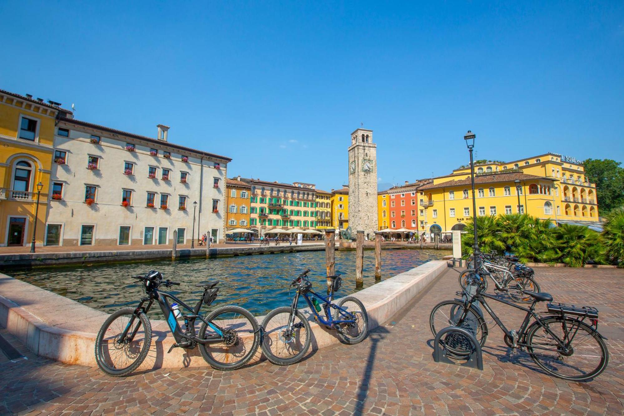 Lake View Dom-Us Apartment - Happy Rentals Riva del Garda Extérieur photo