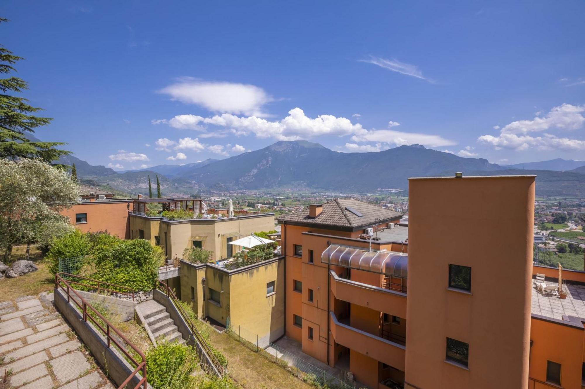 Lake View Dom-Us Apartment - Happy Rentals Riva del Garda Extérieur photo
